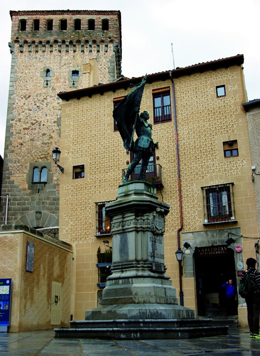 Juan Bravo preside la Plaza de Medina del Campo (fotografía, Ricardo Ortega).